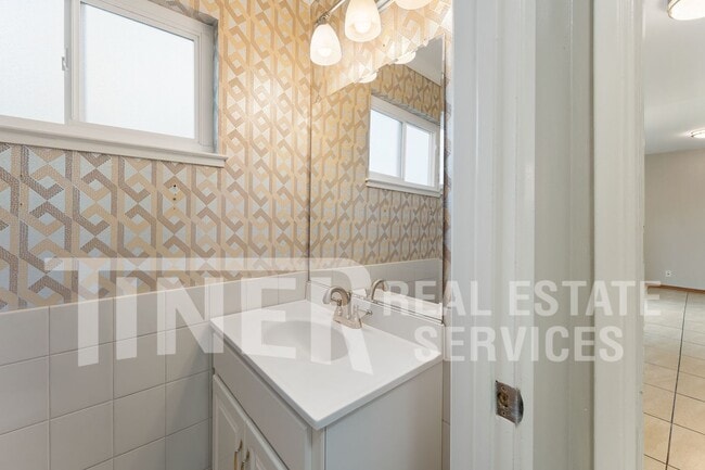 Building Photo - 6167 Oakgreen Cir