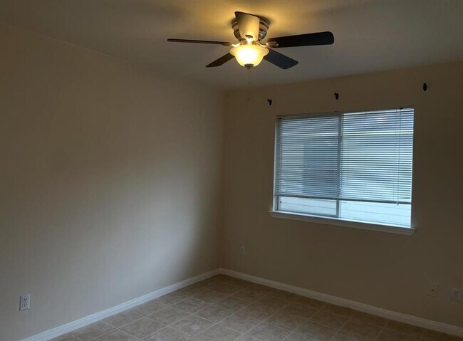 Building Photo - 2214 Plum Square Ct