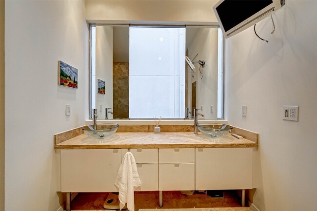 Building Photo - 5426 McCulloch Cir