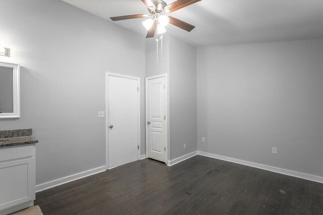 Building Photo - 100 Creeks Bend Dr
