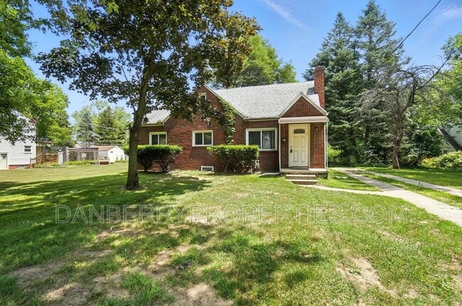 Building Photo - 822 Searles Rd