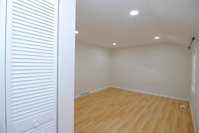 Building Photo - 31 Cannongate III Rd