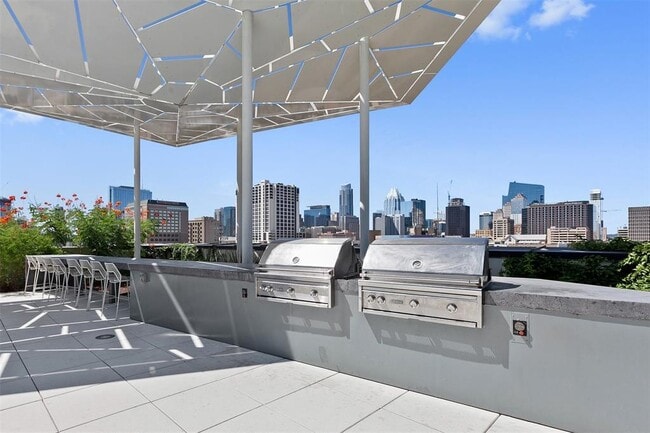 Building Photo - 800 Embassy Dr