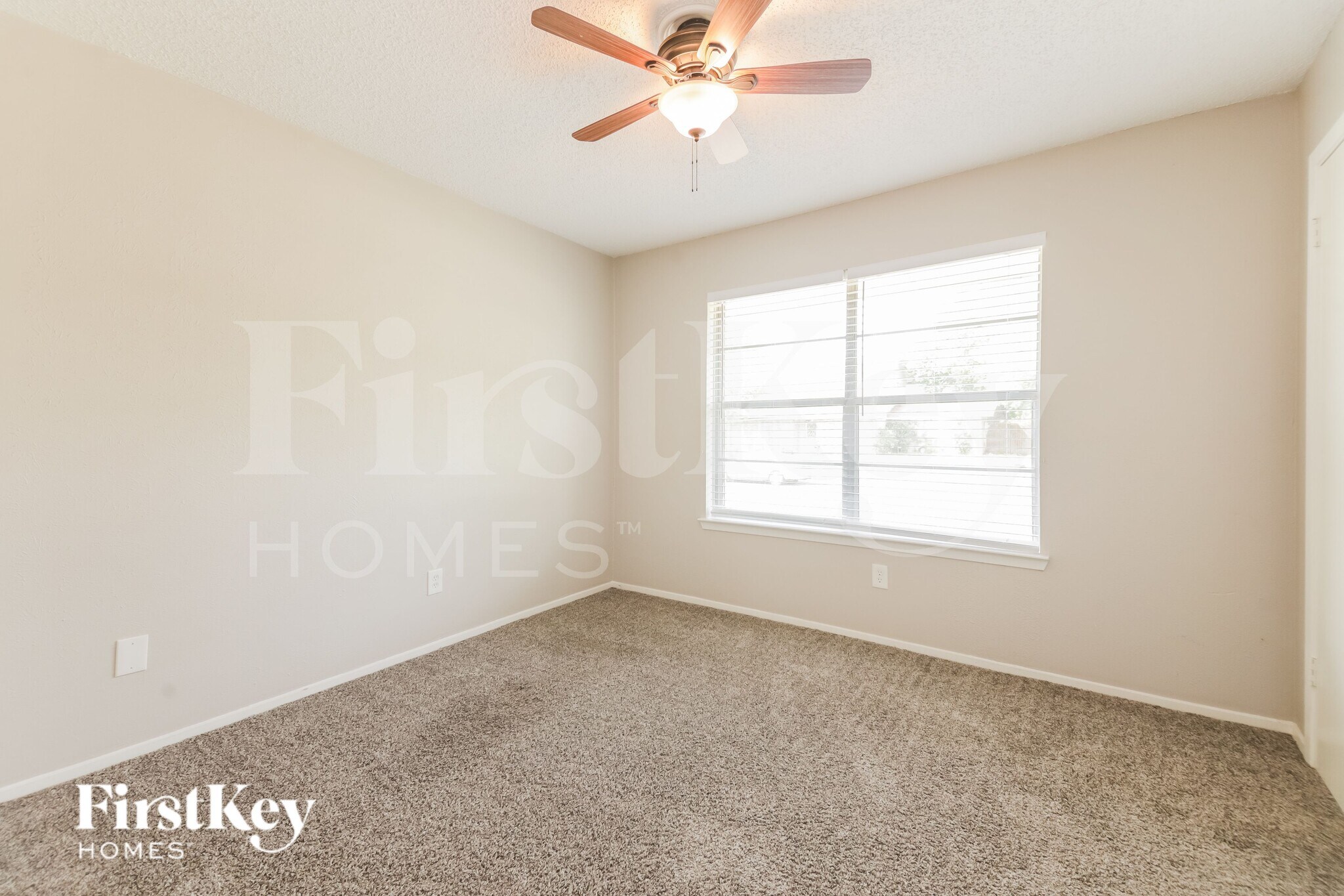 Building Photo - 8902 Deerwood Dr