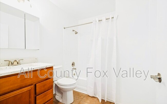 Building Photo - 142 Warwick Dr