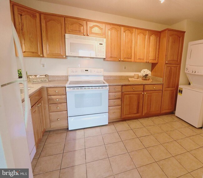 Building Photo - 307 Yoakum Pkwy