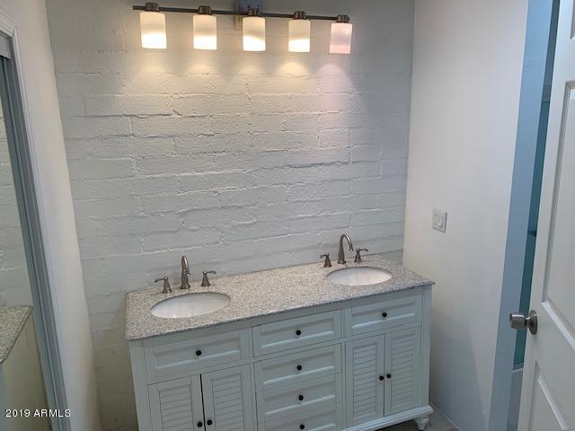 Building Photo - 702 S 1st St