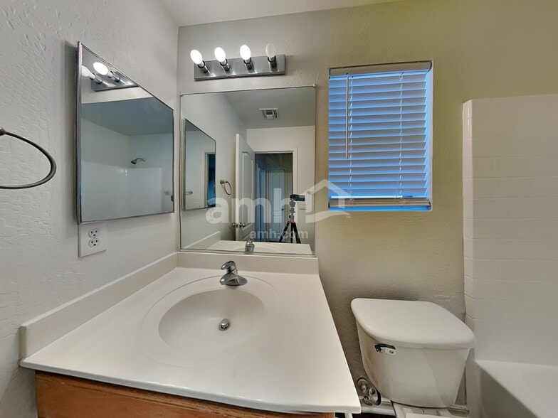 Building Photo - 3417 S 98th Ln