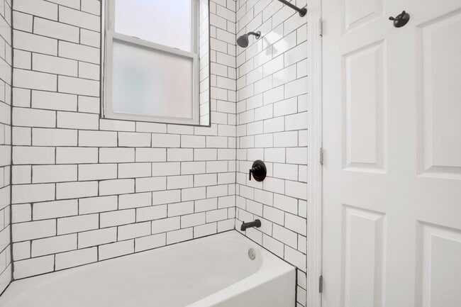 Building Photo - 2736 W Belmont Ave