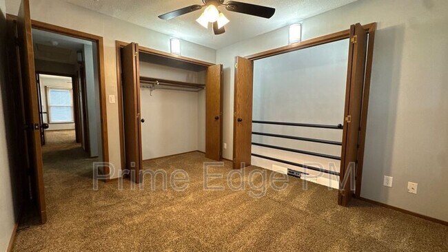 Building Photo - 1821 Ridgehaven Ct