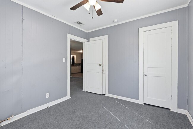 Building Photo - 808 Mill St