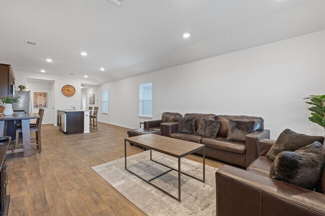 Building Photo - 269 Frogmore Lp