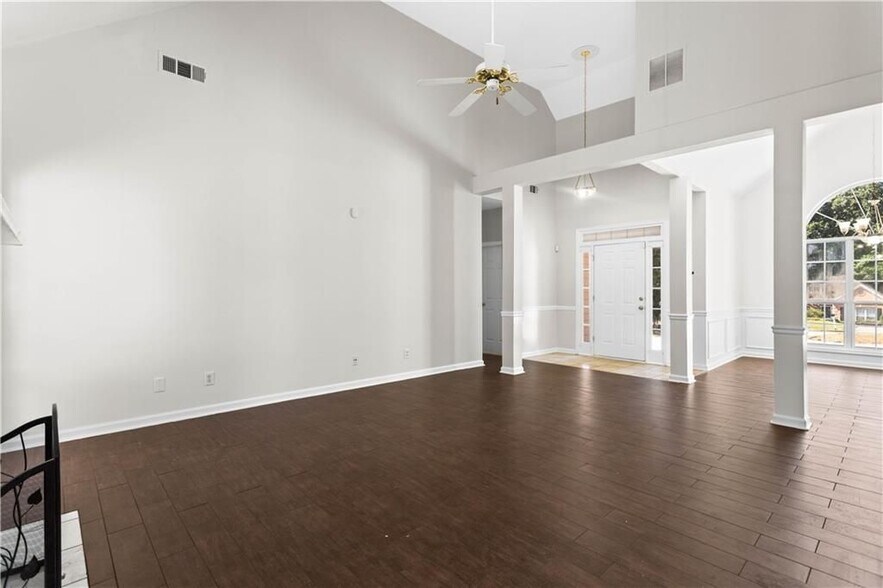Building Photo - 965 Dogwood Park Dr
