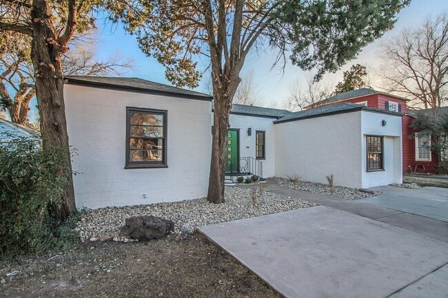 Building Photo - PRE LEASING for fall 2026! 4/2 in heart of Lubbock!