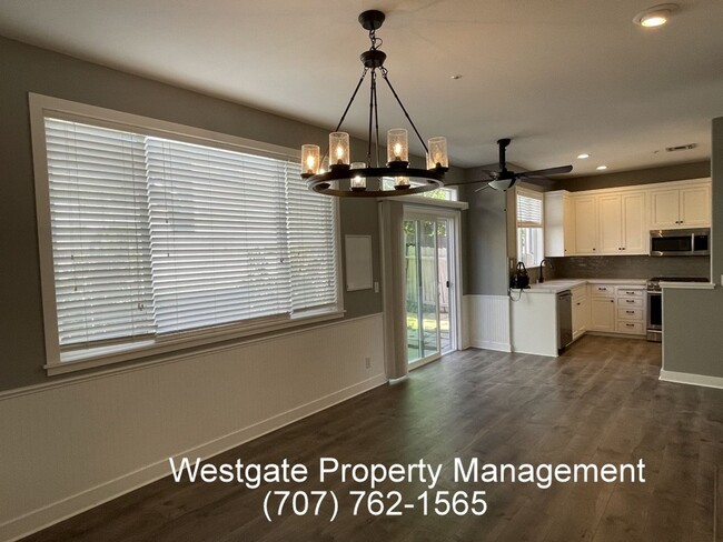 Building Photo - 1453 Woodside Cir