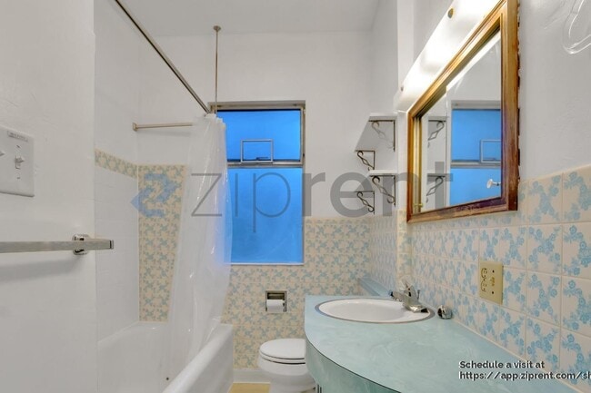 Building Photo - 902 N 77th St