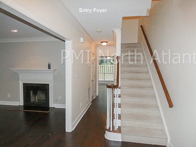Building Photo - Now Available – Stunning 2-Bedroom Townhom...