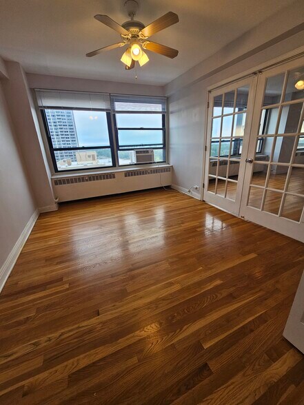 Building Photo - 707 W Gordon Ter