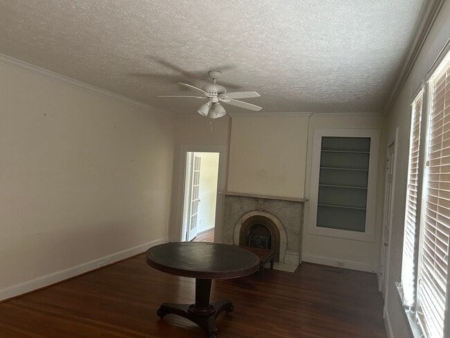 Building Photo - 1721 St Elmo Dr