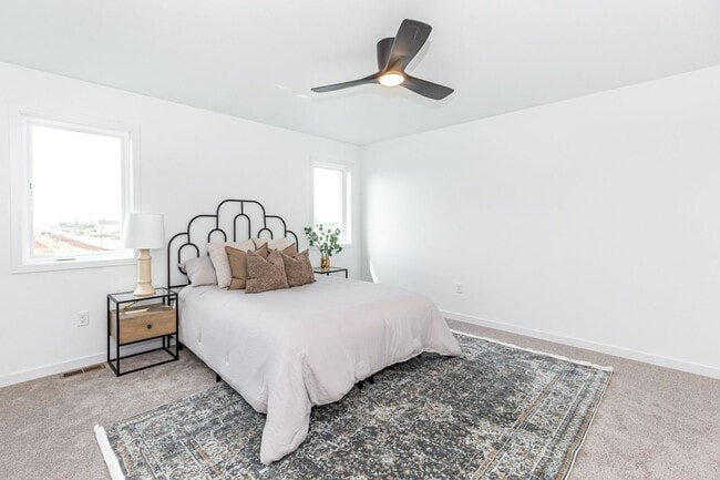 Building Photo - 3 Bed 2.5 Bath Single Family Home