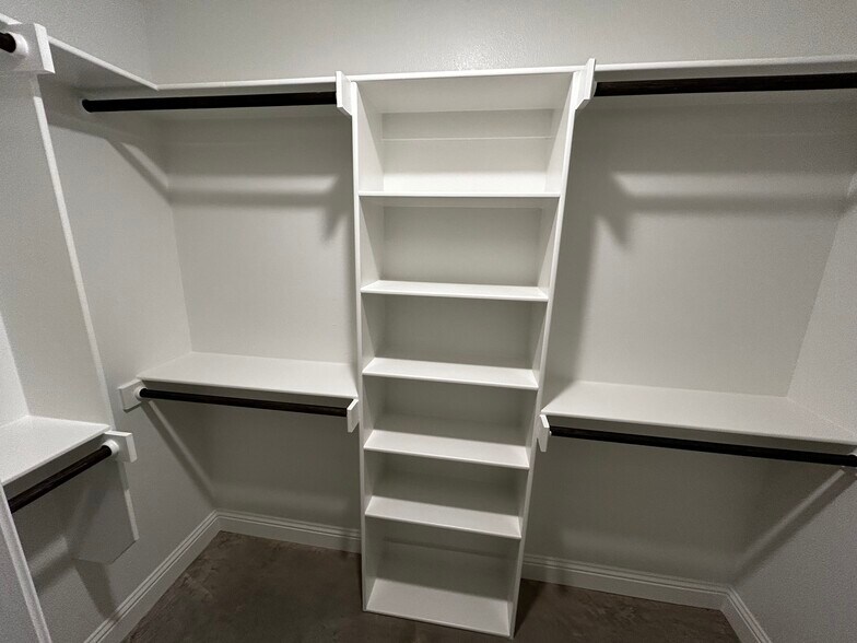 Building Photo - 10036 W Hwy 199