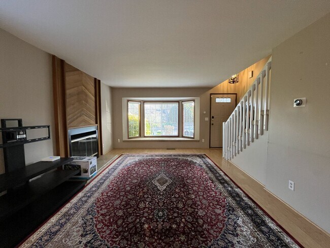 Building Photo - Light-Filled Three Bedroom Home with Private Bonus Space and Outdoor Living