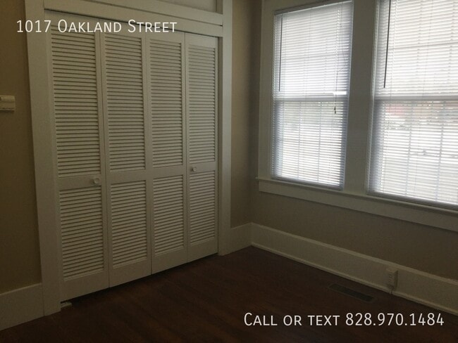Building Photo - 1017 Oakland St