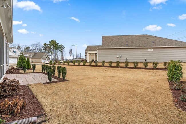 Building Photo - Amazing Durham Location - Easy commute to RTP, Brier Creek