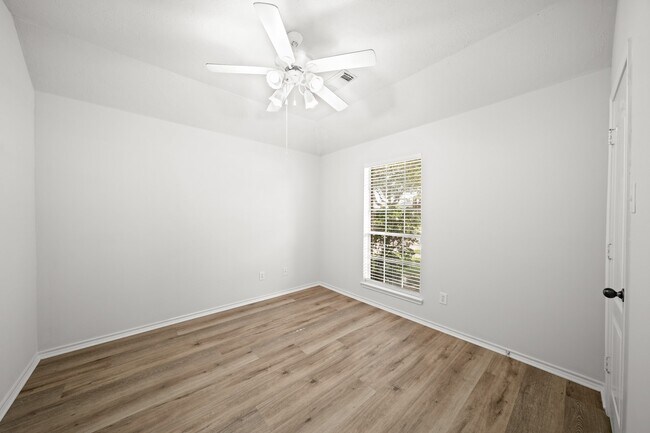 Building Photo - 2415 Wyckchester Dr