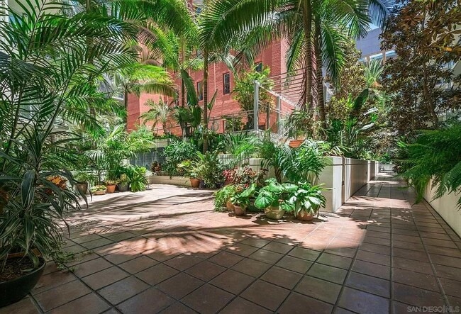 Building Photo - 1431 Pacific Hwy