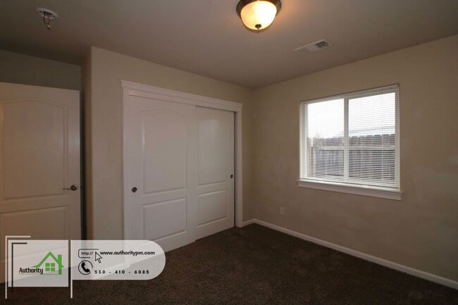 Building Photo - 22371 Rio Alto Dr