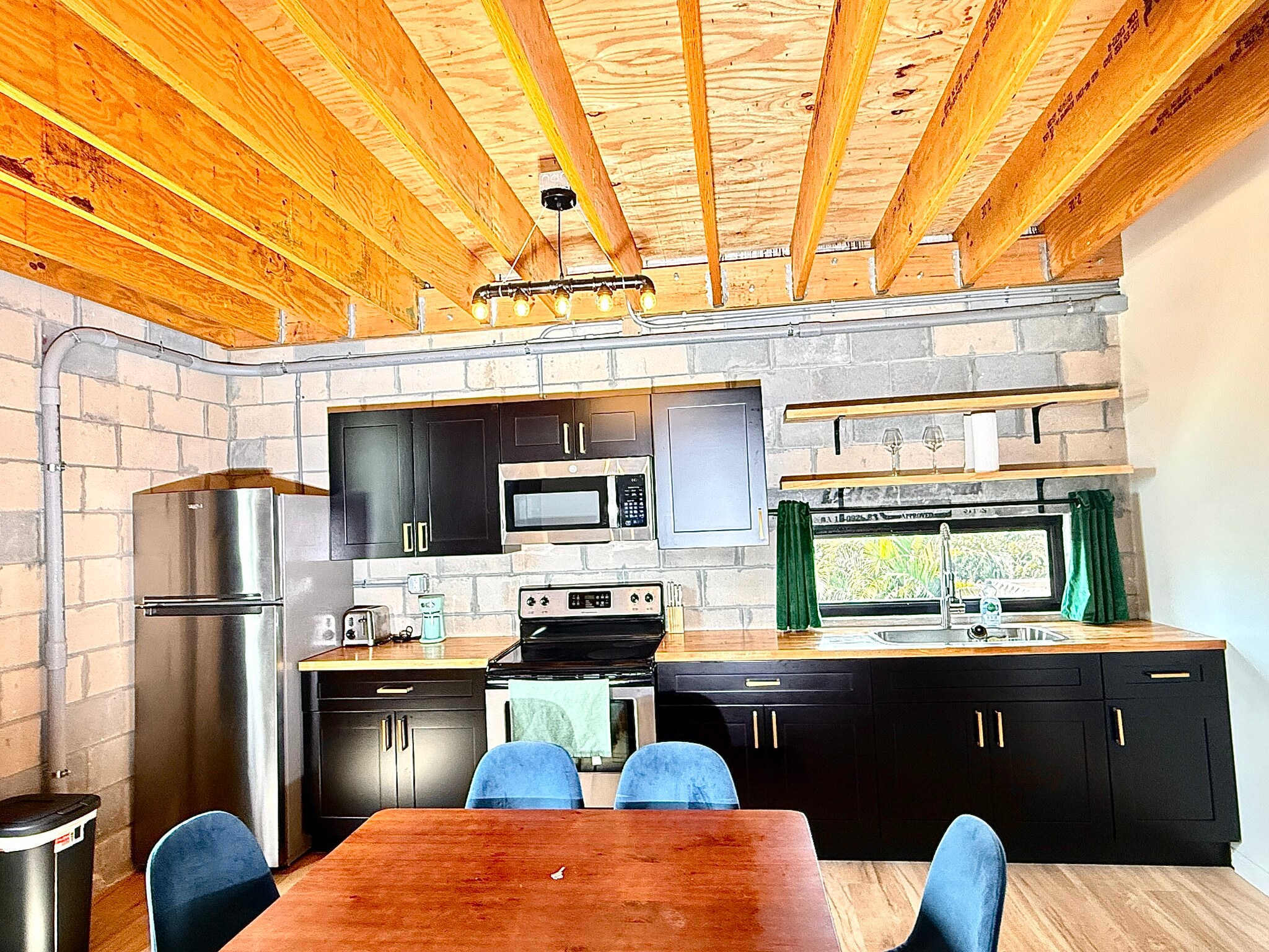 Building Photo - 1335 Churchill Rd