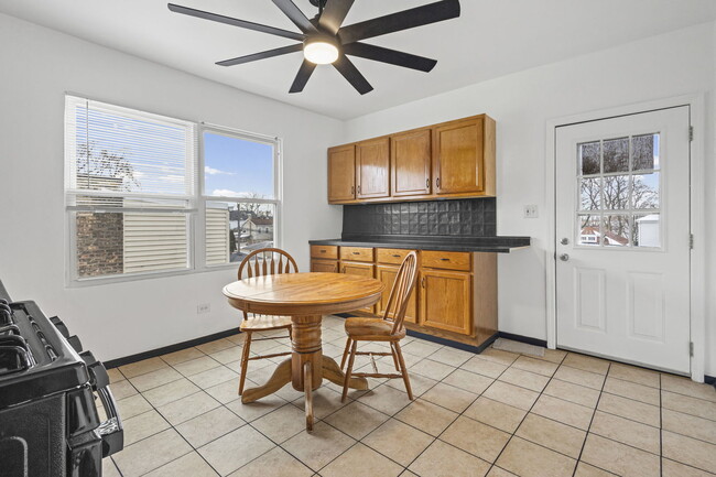 Building Photo - 4116 N Kilbourn Ave