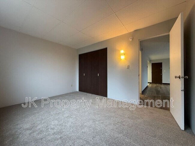 Building Photo - 1122 1st Ave SW