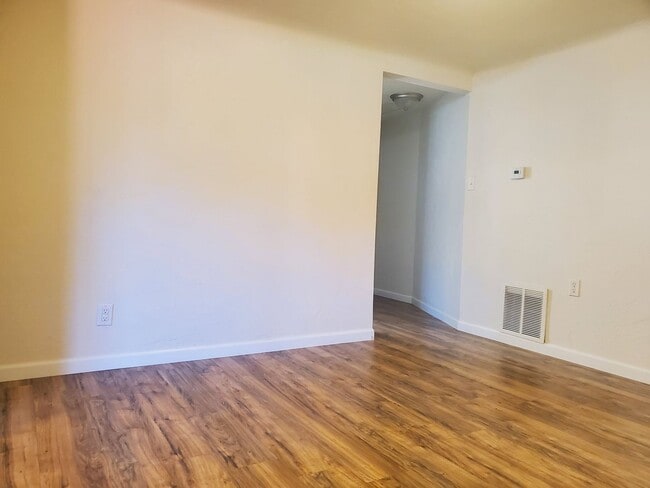 Building Photo - 2 br, 1 bath House - 825 Dr ML King Way