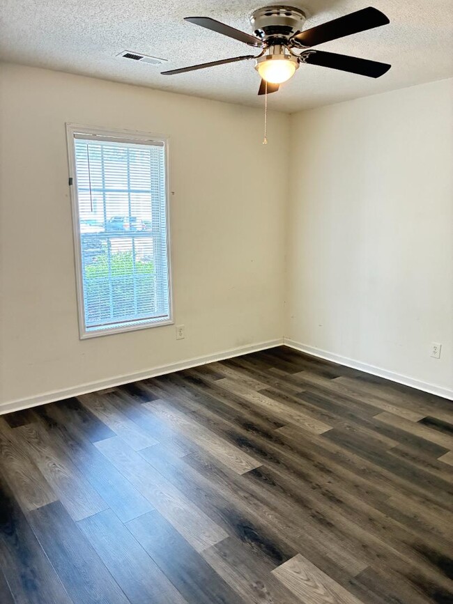 Building Photo - 4202 Thistle Dr NW