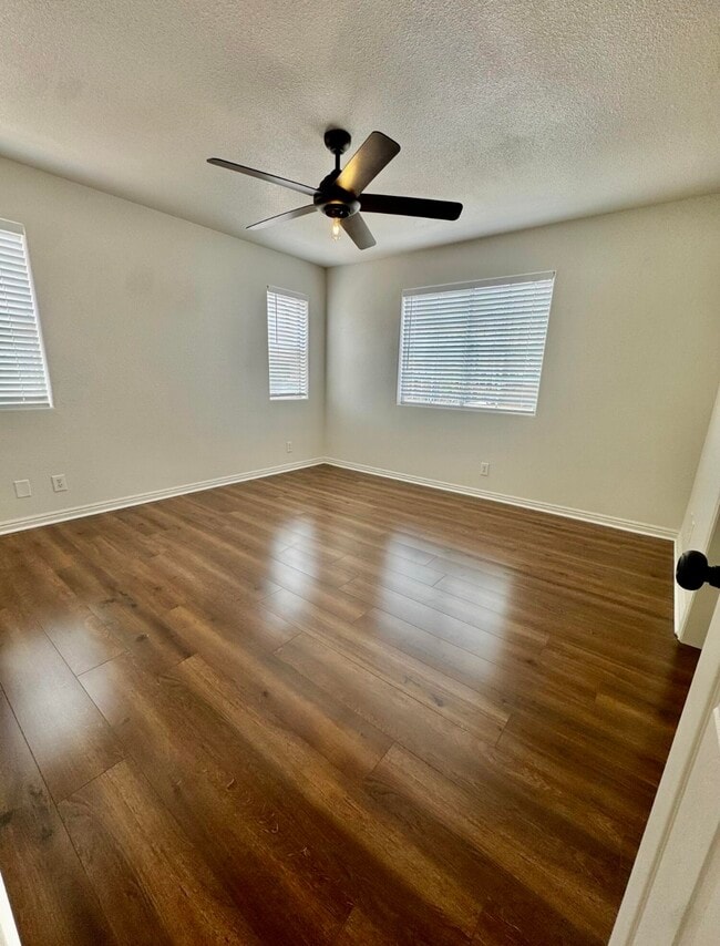 Building Photo - 1122 E 300 S