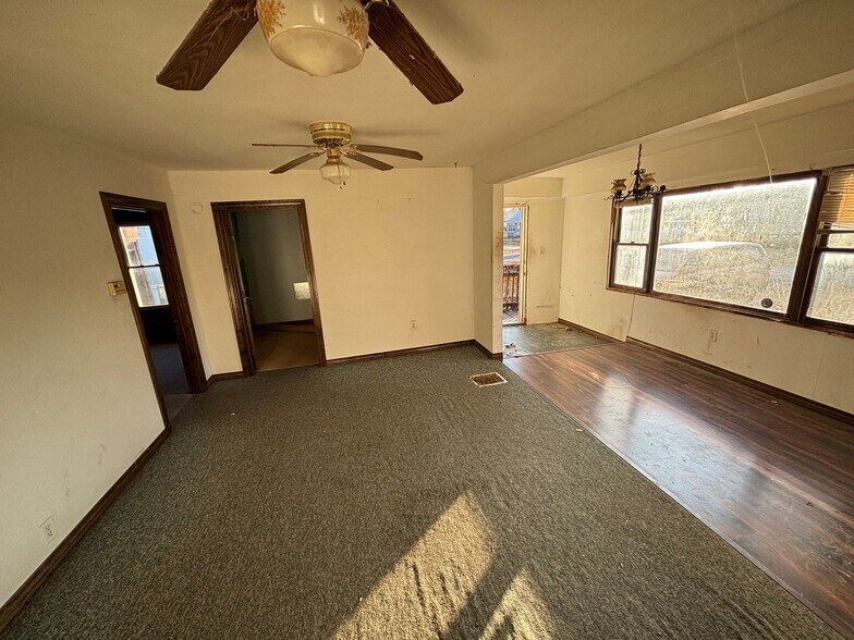 Building Photo - 924 N Edmond St