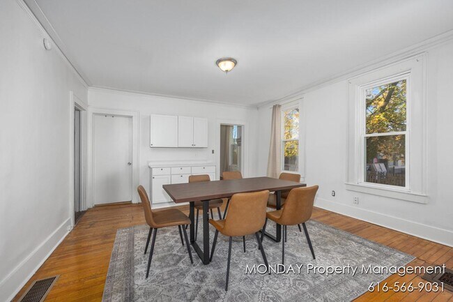 Building Photo - 263 W Muskegon Ave