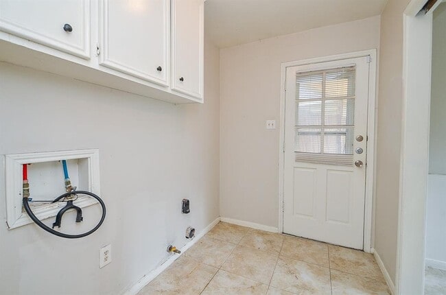 Building Photo - 14106 Locke Ln