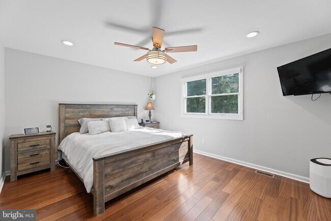 Building Photo - 1621 Clearview Ave