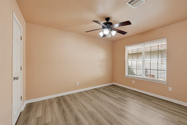 Building Photo - 7323 Log View Dr