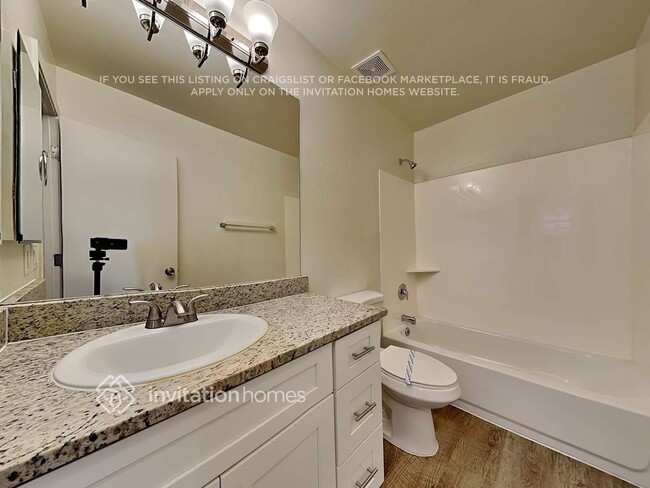 Building Photo - 3933 W Irwin Ave