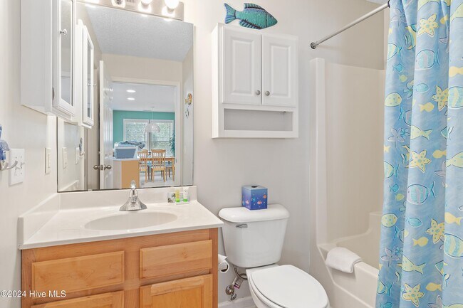 Building Photo - 3350 Club Villas Dr
