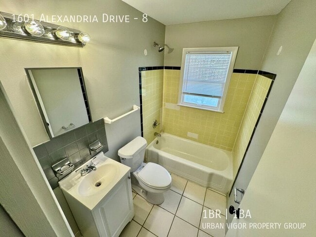 Building Photo - 1601 Alexandria Dr