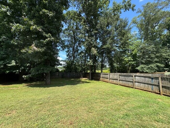 Building Photo - Fenced yard in Toney