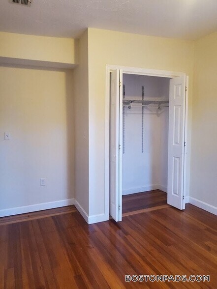 Building Photo - 293 School St