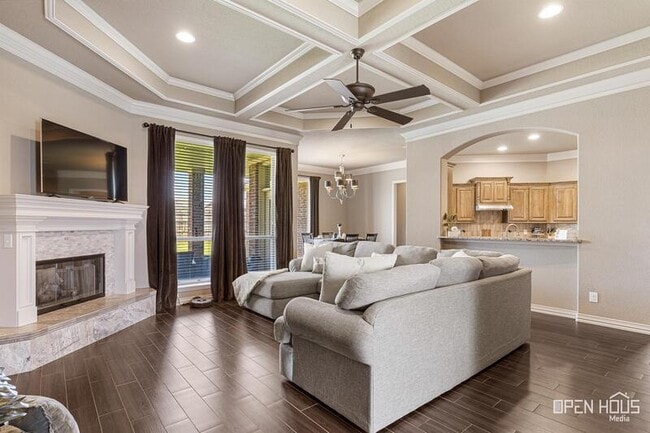 Building Photo - 5009 Lantana Dr