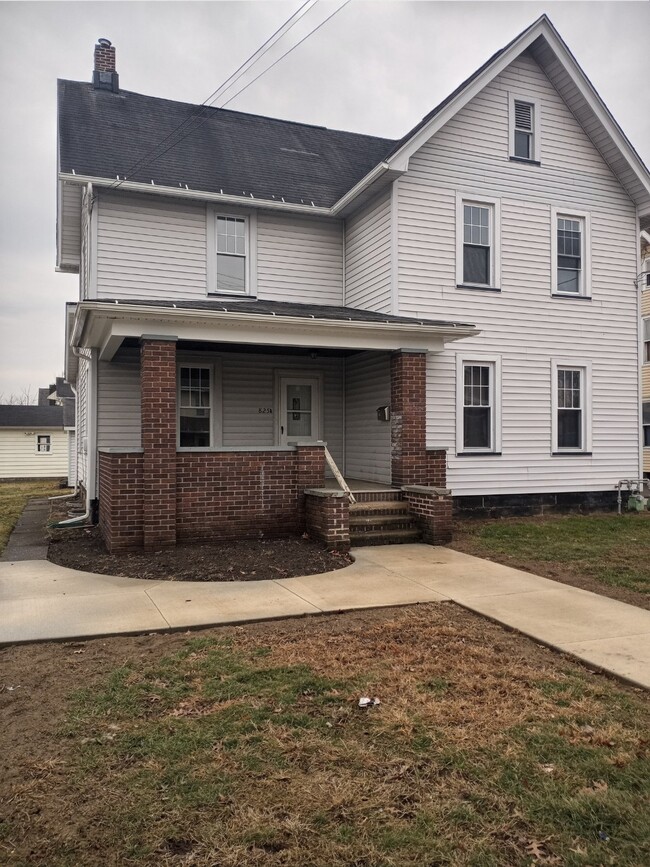 Building Photo - 825 Tremont Ave SW