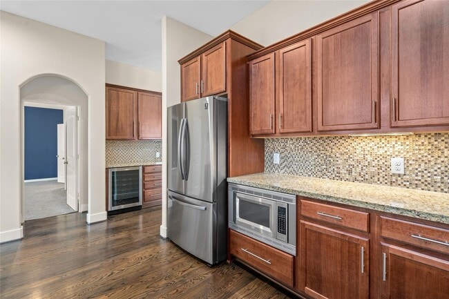 Building Photo - 6039 Yale St